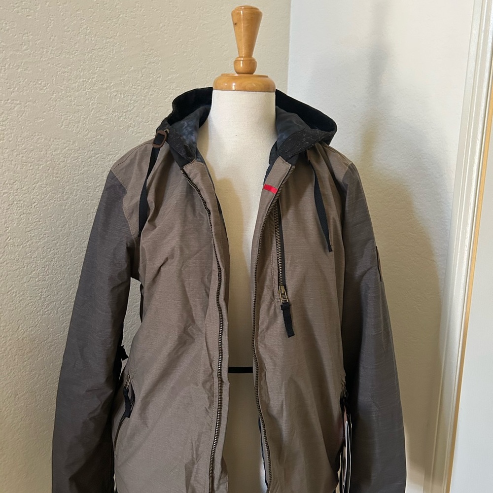 686 insulated and hooded Snowboard Jacket NWT